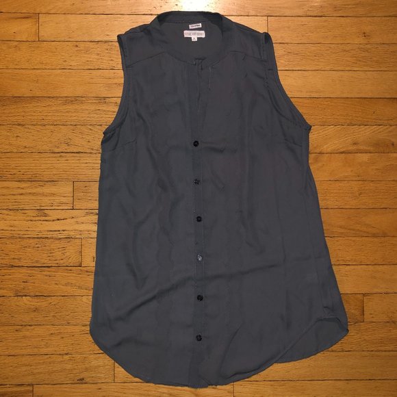New Women's Thyme And Honey Gray Sleeveless Button-Down Blouse - Picture 3 of 7